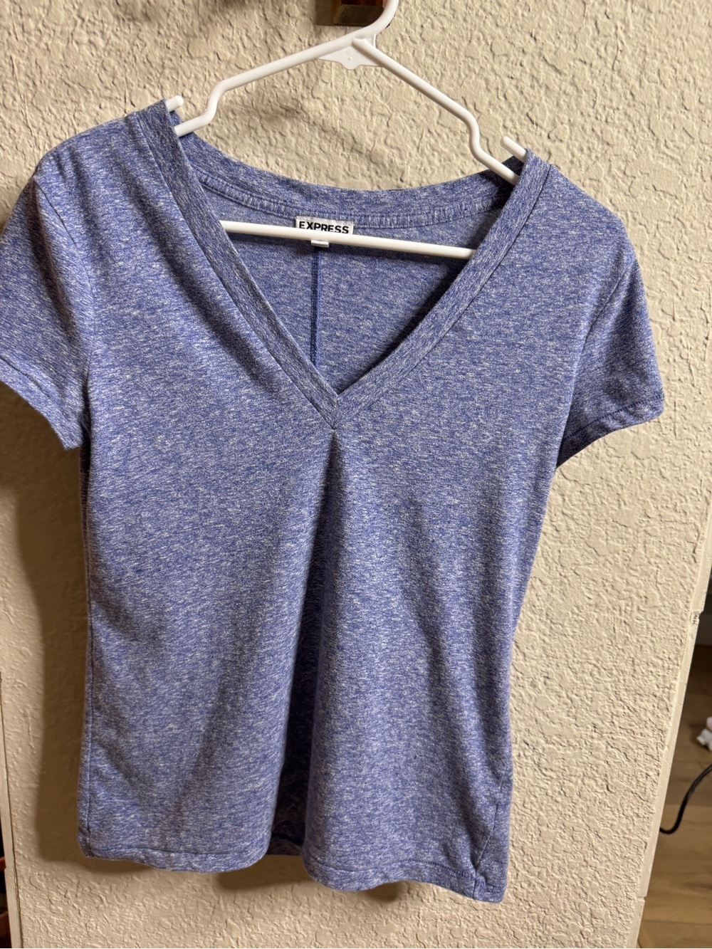 Express Women's Heathered Periwinkle V-Neck Tee, size Medium